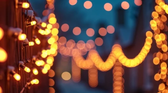 why-christmas-lights-look-distorted-with-astigmatism